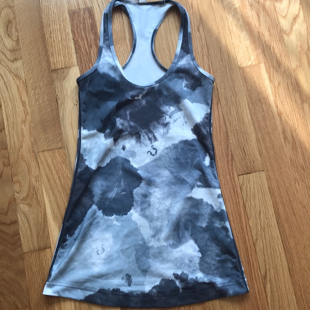 Lululemon tank